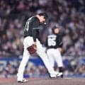 ロッテ・毛利　一発に泣く　六回まで無失点、七回栗原に先制２ラン献上　降板後は頭からタオルをかぶって顔を覆う