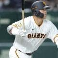 巨人　大城卓三が起死回生の逆転３ラン！打った瞬間に確信の一撃→ベンチに向かってガッツポーズ　好投の井上に初勝利の権利プレゼント