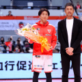 今季限り現役引退の千葉J・西村文男を祝福…広島・朝山HCからの花束贈呈に「光栄に思います」