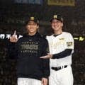 阪神高卒４年目・茨木がプロ初先発初勝利　降雨コールドで異例のウイニングボールなしの記念撮影も笑顔　ドラフト同期・森下がリーグ単独トップ４号で後押し