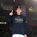 【阪神】プロ初勝利の茨木秀俊がウイニングボールをゲット「やっぱり両親に渡したいな」