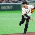 M-1王者のたくろう赤木、ストライク始球式　東京D大歓声…ノーバウンド投球にガッツポーズ