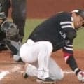 鷹・今宮健太が死球で交代　左肩甲骨付近に速球直撃、苦悶の表情…球場騒然