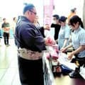 大相撲藤沢巡業会場でアイスクリームが２０００個以上の爆売れ　力士も並ぶ