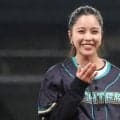 “お馴染み”美女アスリートに喝采　「悔しいです」も晴れやか…ゆるふわ投球にほっこり