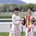 桜花賞に華添えた見上愛、阪神でプレゼンター…スターアニス祝福「白熱したレースに感動」