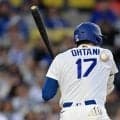 大谷翔平、右の肩甲骨付近に死球で騒然　47試合連続出塁　16日に先発予定