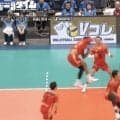ウソでしょ…！？ 最高到達点229cm“圧巻ブロック”で叩き落とす！バレー日本代表・山内晶大、アメリカ代表の強烈スパイク→“完璧な壁”で封殺