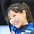 吉田知那美、はじける笑顔でジャンプ「カーリングってこんなに楽しいのか」