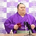 「ジャンパーお似合いですね」千代丸、若者頭初仕事姿を披露　新弟子運動能力検査を補助
