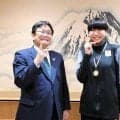 バレーボールで国際大会優勝、若松中・南さんが千葉市長を表敬訪問
