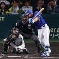 【阪神】坂本誠志郎ド根性の三振ゲッツー　右膝ファウル直撃で悶絶中断→直後にストライク盗塁刺