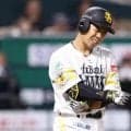 鷹・近藤健介、3回で途中交代　第1打席は右肘付近に死球→苦悶…本拠地どよめき