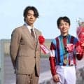 【皐月賞】三浦翔平が皐月賞の表彰式でプレゼンター「地響きのような歓声に胸が熱くなりました」　感動伝える