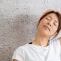 ガチガチの首こりが軽くなるストレッチ7選｜1回で実感＆1日3分でスッと回る