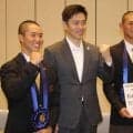 大阪桐蔭ナインが吉村知事を表敬訪問　「春夏連覇目指して」直筆色紙も贈呈