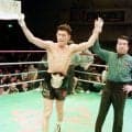 ミスター左フック・吉野弘幸が最強挑戦者に４回ＴＫＯ勝ち　１１戦全ＫＯ勝利の佐藤仁徳下し１１度目の防衛に成功
