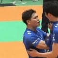 男子バレーで胸ぐらを掴んで… 日本代表選手が味方のエースに手荒すぎる祝福