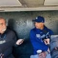 ドジャース・ロバーツ監督の試合前取材中に、思わぬハプニング　電話がかかってきた相手は…