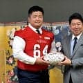 アメフトの富士通フロンティアーズ、川崎市を表敬訪問　大久保キャプテン「何としても日本一を」…２６年新設のＸリーグプレミアをＰＲ