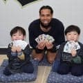 【オリックス】エスピノーザ、子どもたちと「かるた取り」挑戦「ひらがなは読める」８枚ゲット