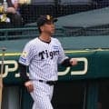 【阪神】藤川監督「あまり当たりどころがいいとは言えない」近本光司が死球を受けて病院へ