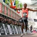 男子マラソンで世界新記録　ケニアのサウェが初の2時間切り　ロンドン