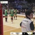 女子バレー、黄色いビブスで公式戦に！？ 突然現れた“目立ちすぎる”リベロにファン驚き