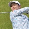 「美人は何色でも似合う」人気女子ゴルファーの全身黄色の春コーデにファン騒然　スカート姿に「足が綺麗すぎる」「可愛さパーフェクトです」