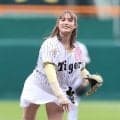 一夜明けても反響やまず「半端ないな　妖精やん」「トラの女神誕生」　慶大卒の才媛が甲子園で始球式　知性と色気に「天は２物を与えちゃってるよね」