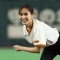 「サウスポーにびっくり」前田敦子　左投げ始球式に場内沸く　「めっちゃ綺麗」巨人ユニ背番号９でマウンドへ