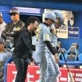 【阪神】心配です…主力２人が自打球で交代…森下翔太「直後で痛い」中野拓夢「ふくらはぎだった」