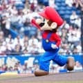 【ロッテ】マリオが豪快なフォームで始球式　外角低めへストライク投球