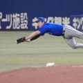 【DeNA】佐野恵太が好守でルーキーのピンチ救う　一、二塁間の鋭い当たりをダイビングキャッチ