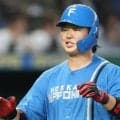 これは痛い・・・日本ハム・進藤が悶絶　ファウルが直撃でうずくまる　新庄監督も心配そうに「×」と問いかけるもプレー続行　球場拍手