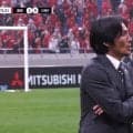 「カオスの浦和を1日で勝てるチームに」田中達也“暫定監督”が神采配→胸熱ガッツポーズ！「名将爆誕の瞬間」「スーツ姿が新鮮」ファン歓喜