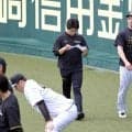 阪神・石井大智　屋外での歩行再開　外野ポール間を２往復　２月に左アキレス腱断裂、復帰へ一歩前進