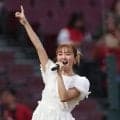 広島戦　白ワンピ姿の歌姫登場に球場沸く　「すごく温かく迎えていただいて本当に楽しませていただきました」