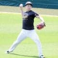 左アキレス腱断裂の阪神・石井大智　屋外でのキャッチボールを再開　力強く約４０球、変化球も投じる