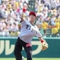 阪神　坂本花織さん“ギリギリノーバン投球”に笑顔「勝負強さが生きた」聖地での始球式は「五輪と同じくらい緊張した」