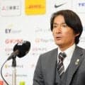 【浦和】初戦はスーツ…田中達也暫定監督２戦目の服装は？ベンチでの仕草に「男が見てもほれる」