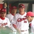 広島・新井監督　平川の捕球ミスは「太陽が（目に）入ったら消えているから」　完封負けは「さすが、大野投手だと」一問一答