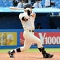 明大　今秋ドラフト上位候補の榊原が今季１号ソロ！　バックスクリーン弾に球場どよめき