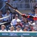 ブルージェイズ岡本和真３戦連発９号２ラン　３戦４発と量産、一気に本塁打数リーグ８位タイ浮上