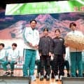 妙高高原でＧＷ合宿中の青学大が優勝報告会　小学生が原監督に質問「テレビに出たことありますか？」