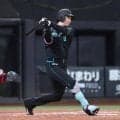 【日本ハム】浅間大基４年ぶり４番スタメン　左安打、四球から二盗、二塁打と前回の鬱憤晴らす