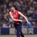 「ドアラさん背伸びしてて可愛い」始球式で見事ノーバンの１８４ｃｍ８頭身女子　大役後の２ショットに反響「ほんとだ！」「なんか背が高いと思ったら」