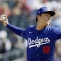 山本由伸が６回３失点で３勝目の権利！ＱＳ率・８５７と抜群の安定感　大量援護バックに立ち直る　ロバーツ監督と笑顔で握手