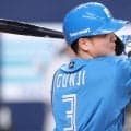 球審ヒヤリ　郡司の折れたバットが頭部直撃　球場騒然、レイエス、日本ハムトレーナーが駆け寄る　ヘルメット着用で大事に至らず