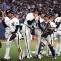 紳士だね！オリックス　身長２１３センチのジェリーが１７０センチの森に見せた配慮　チームから愛される新外国人選手の人柄が伝わるワンシーン